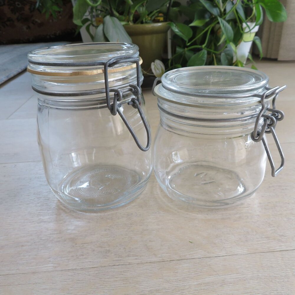 Lot of 2 Vintage Niveau de Remplissage Clear Hinged Canister Jars 3/4L & 1/2L